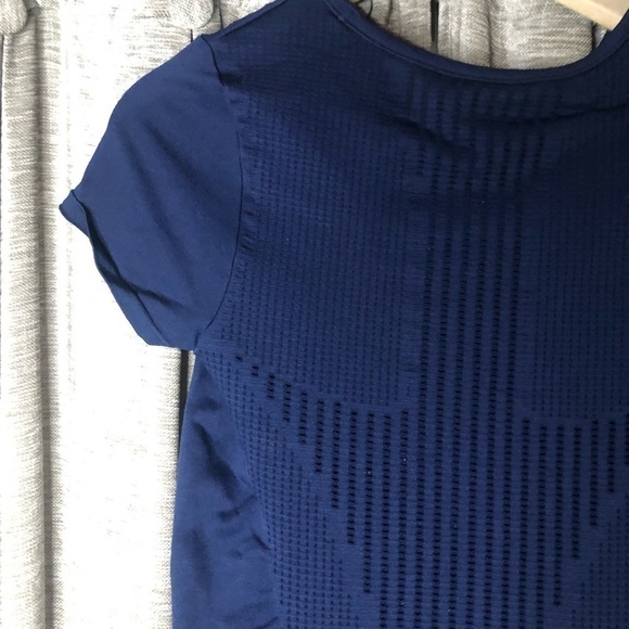 Athleta Blue Short Sleeve Rouched Compression Athletic Top Size Extra Small - Picture 9 of 11